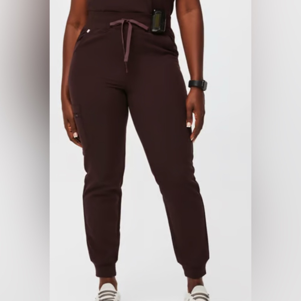 Limited Edition Figs Zamora High Waisted Joggers - Espresso Brown size XS/Tall.
